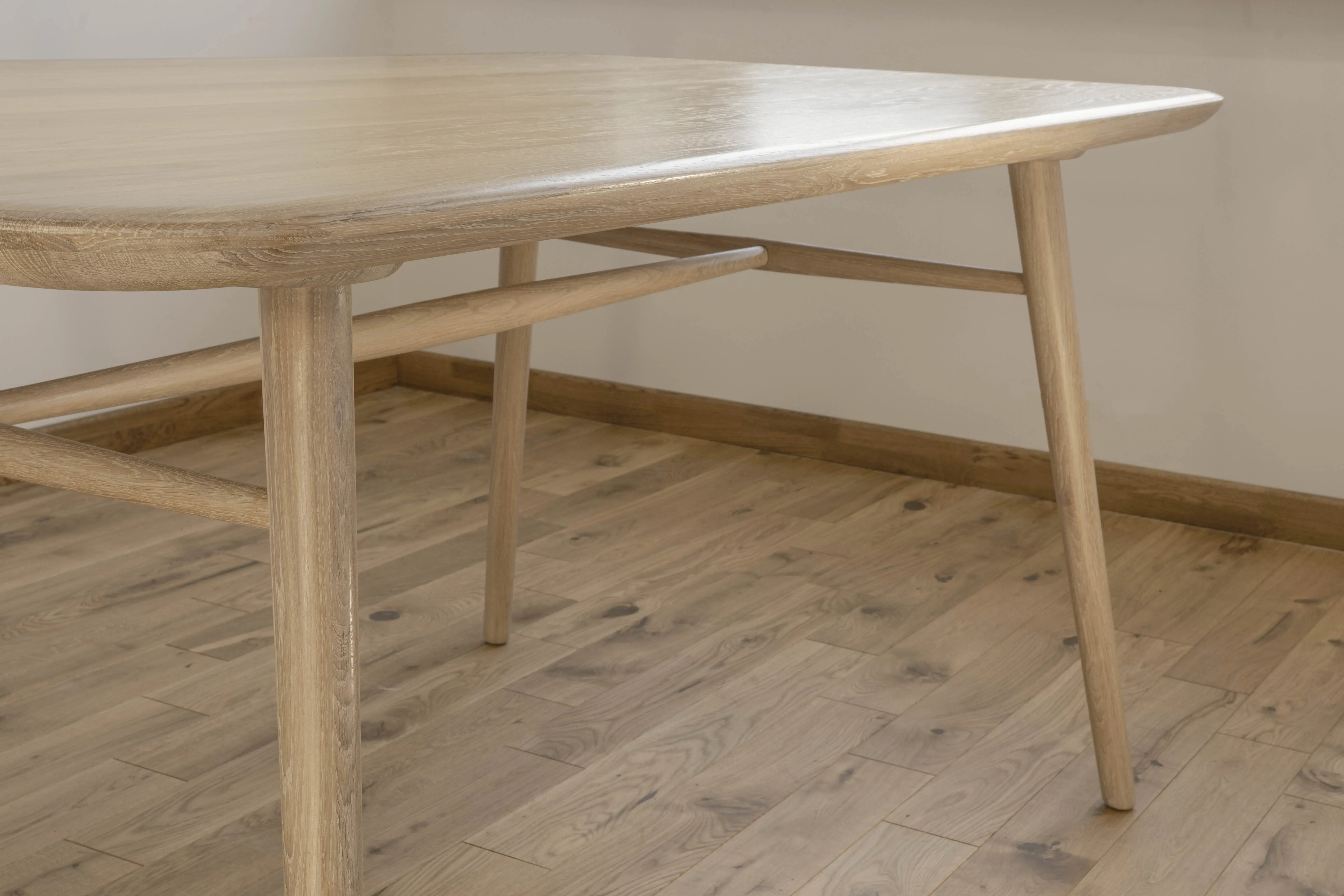 Стол Тайфун обеденный массив дуба 2000