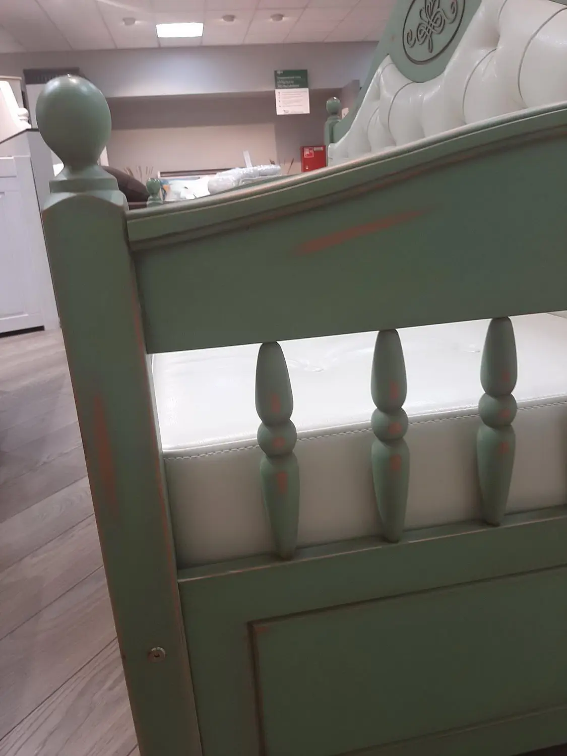 Диван Валенсия 2-15 с декор. вензелем на изголовье