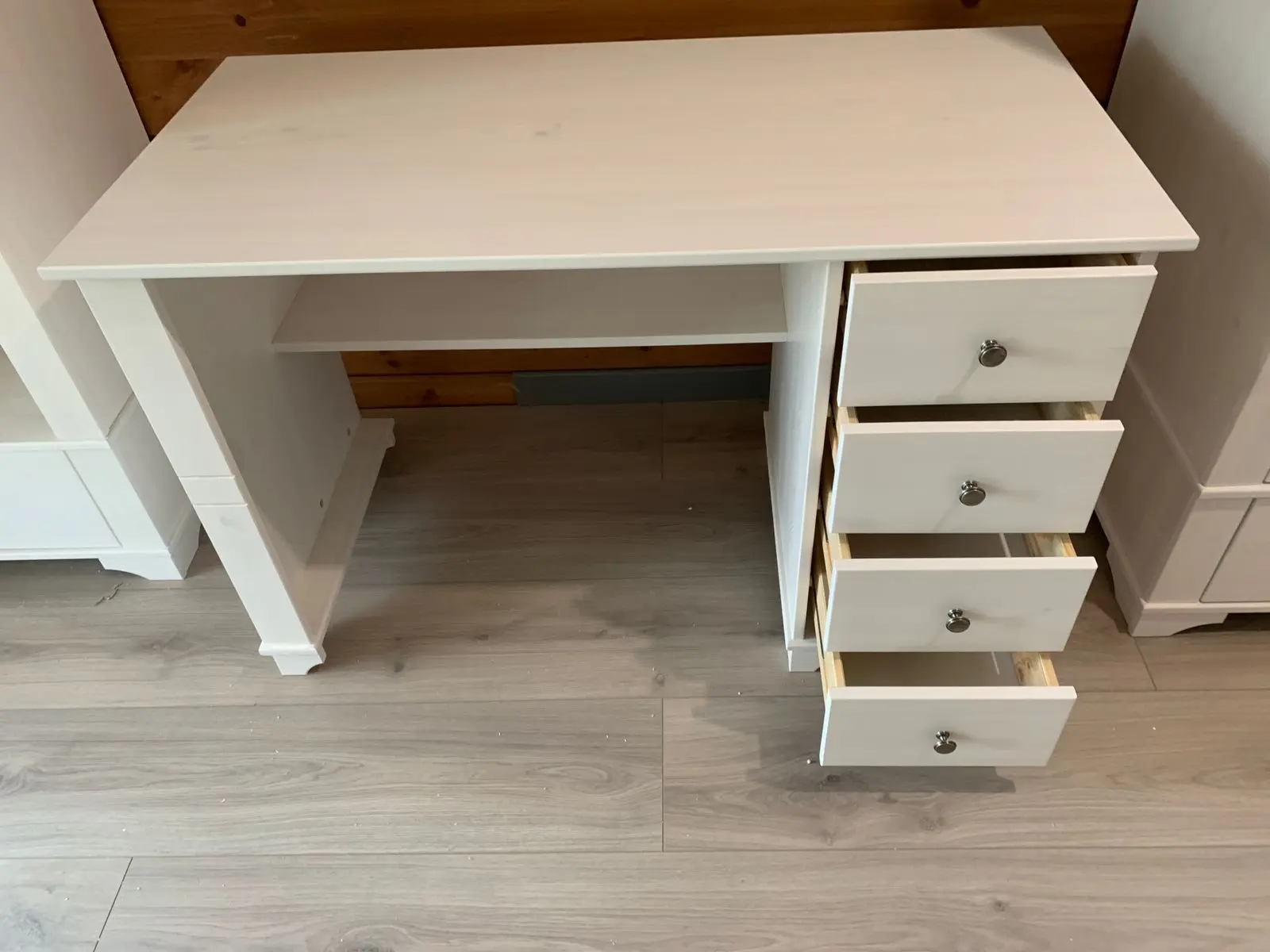 Стол массив сосны Бейли письменный с 4-я ящиками белый воск