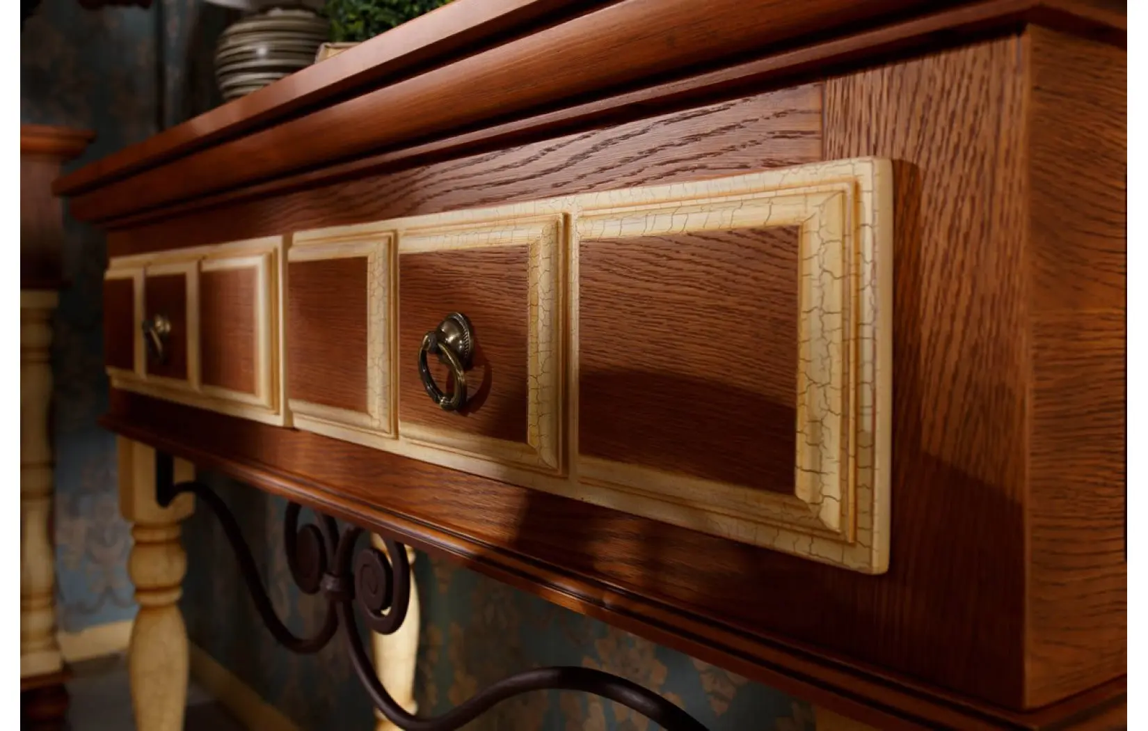 Комод Валенсия 2-75 с кованой граверсой сосна