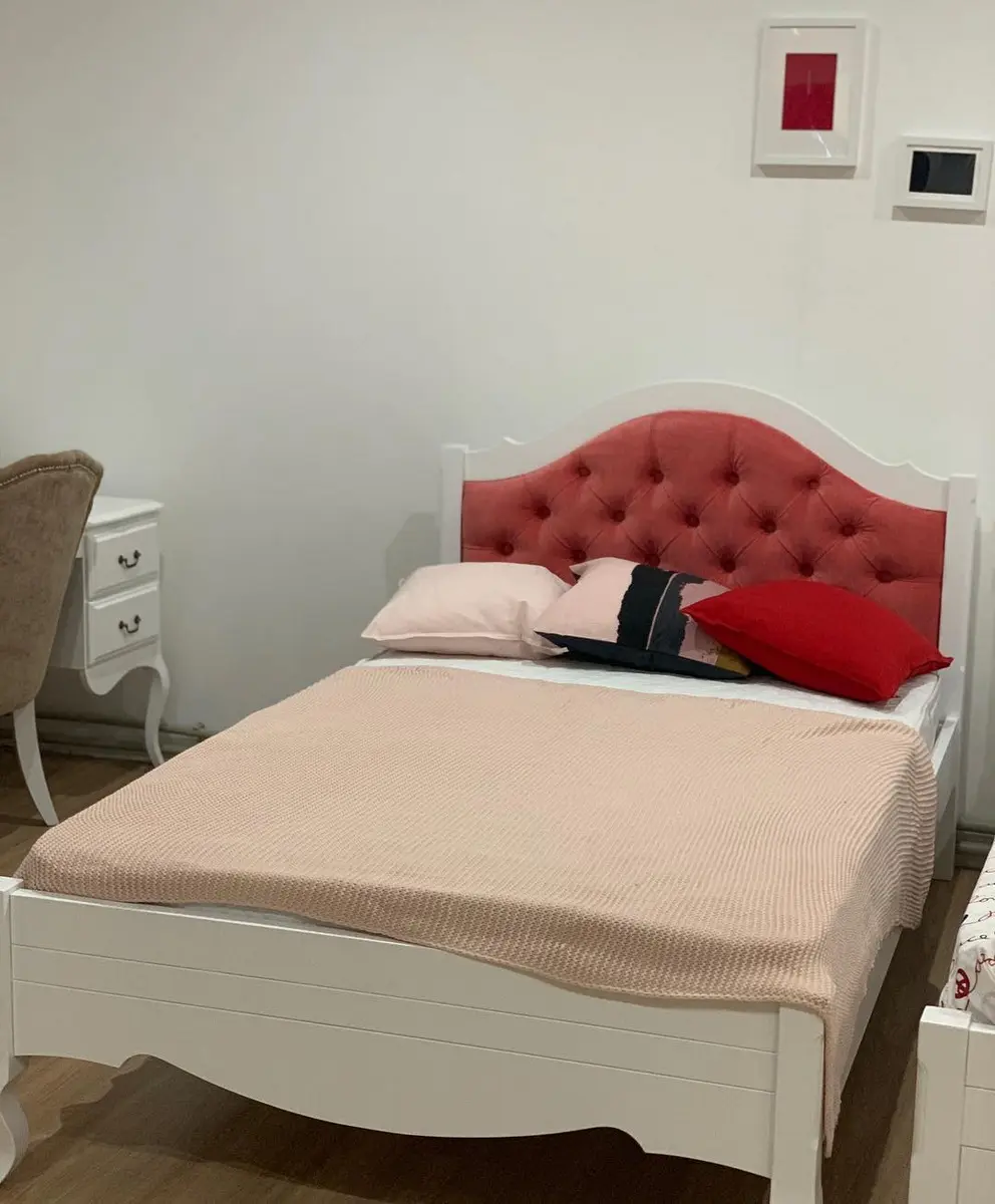 Кровать Авиньон 1200х2000 с каретной стяжкой