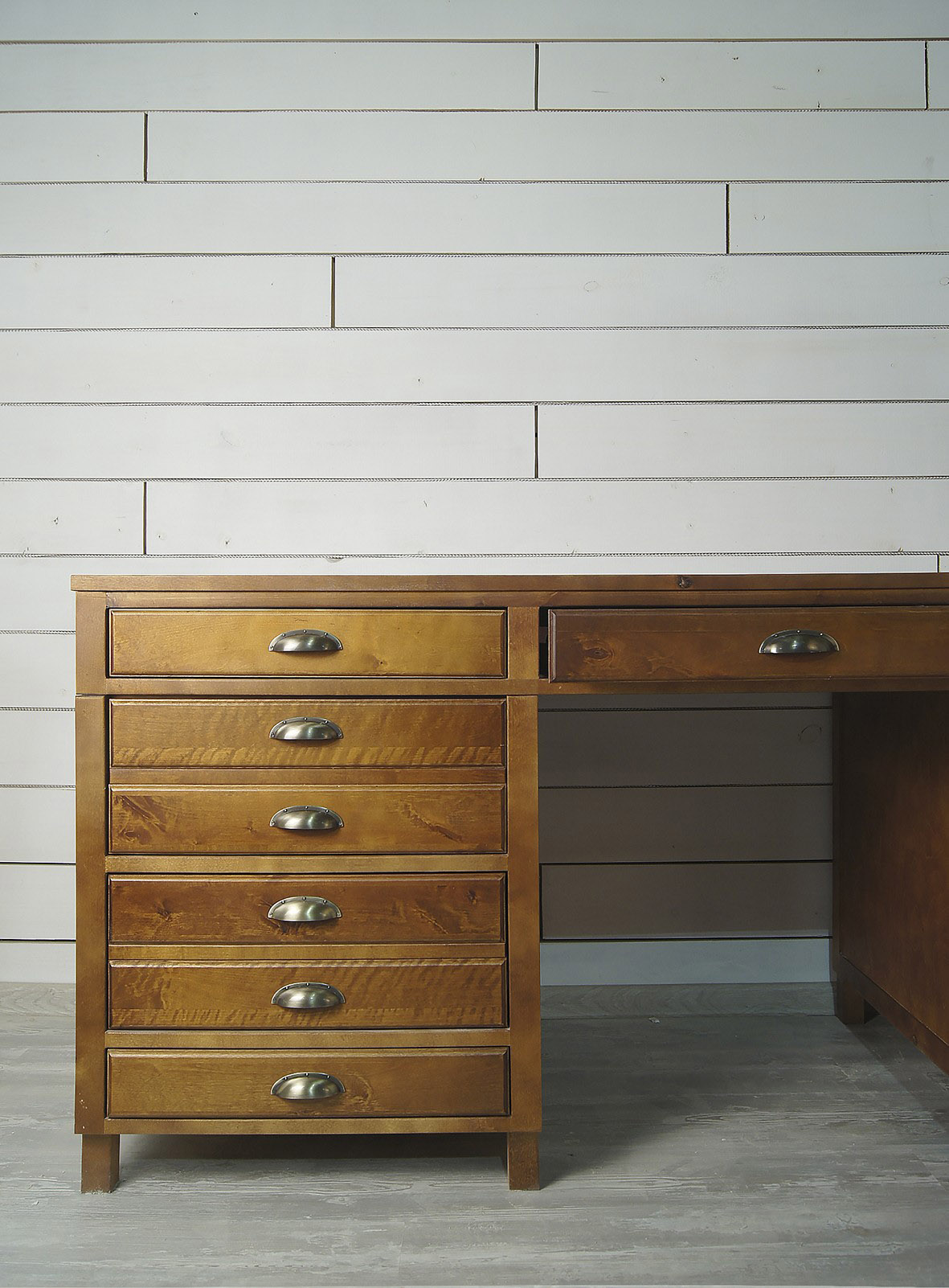 Рабочий письменный стол с ящиками «Gouache" в классическом стиле