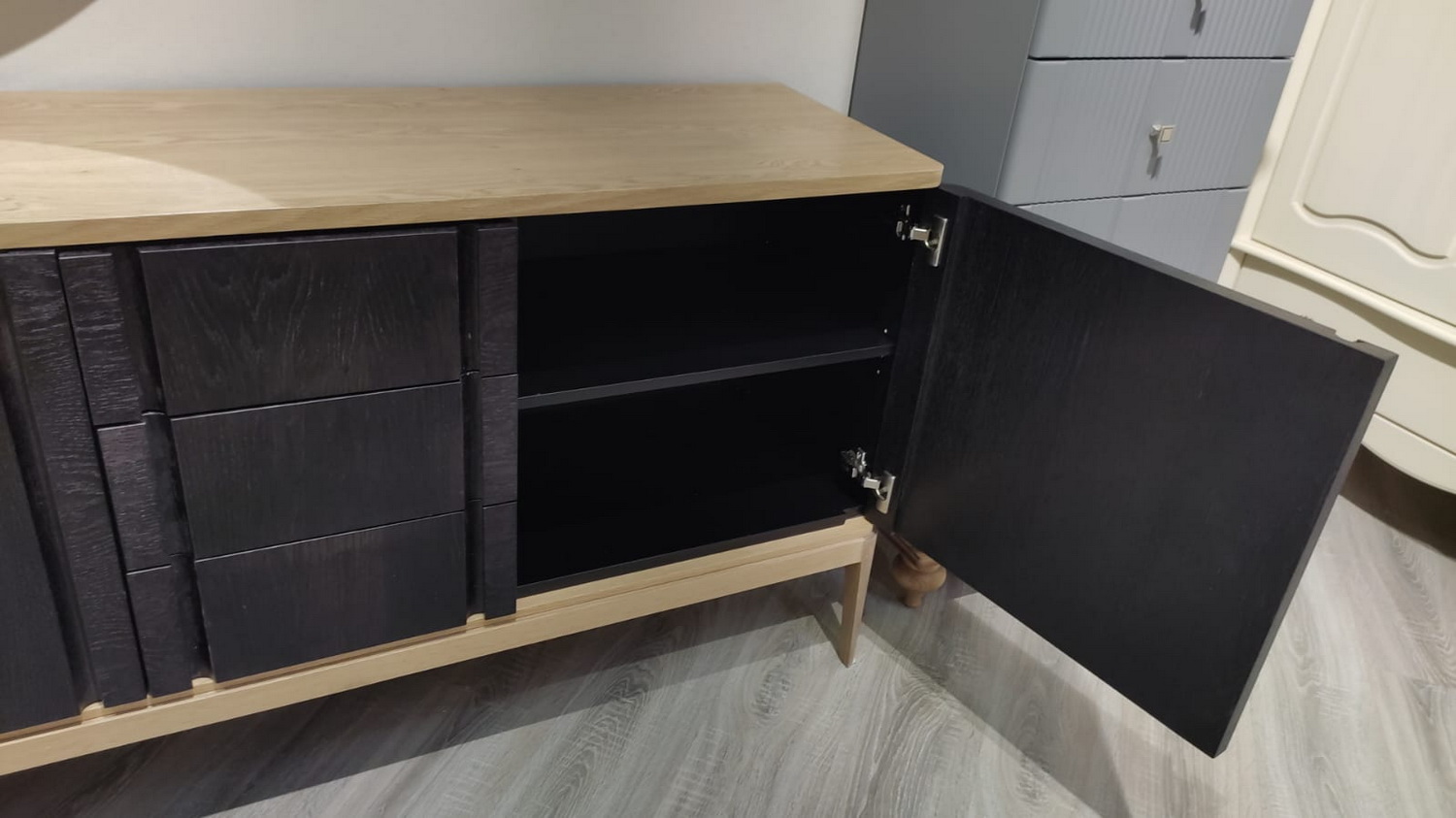 Комод с ящиками массив дуба чёрный ICON’S РВ 803 (выставочный образец)