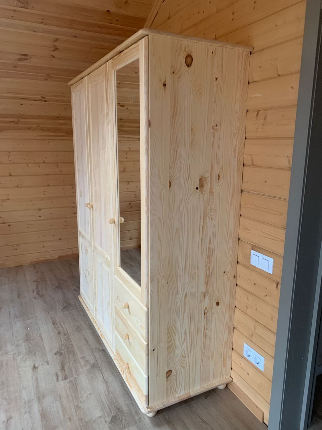 Шкаф с зеркалом из массива ШМЦ-103