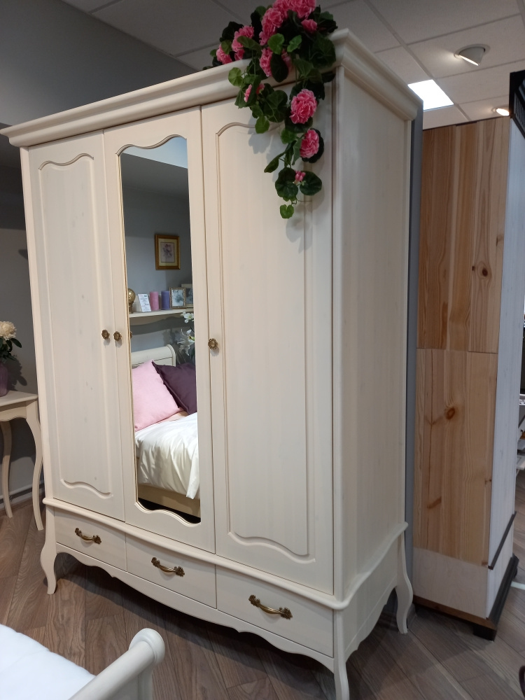 Шкаф 3 ящика ЛеБо 3-дверный с зеркалом