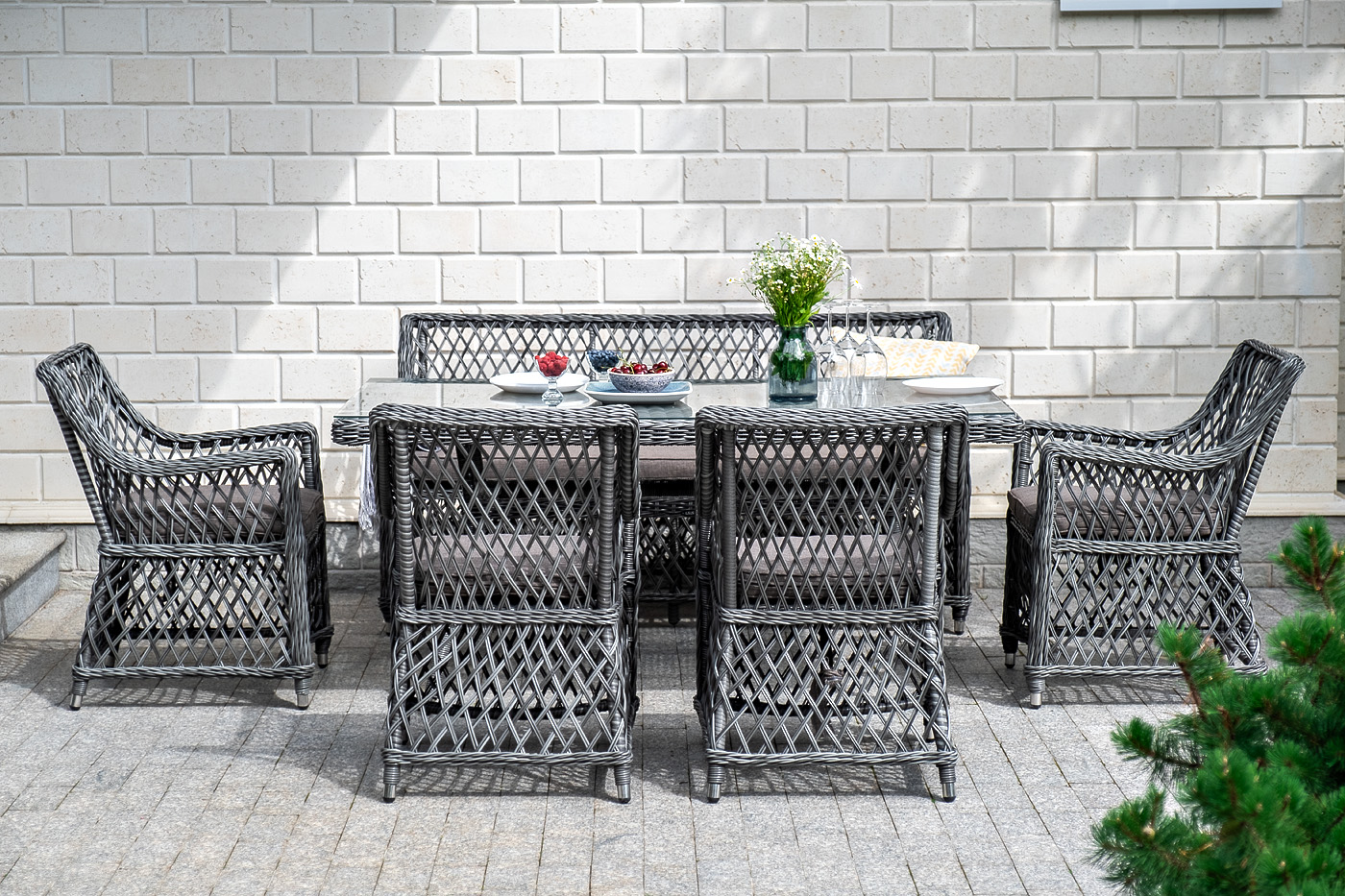 "Латтини" плетеный стол из искусственного ротанга 160х90см, цвет графит